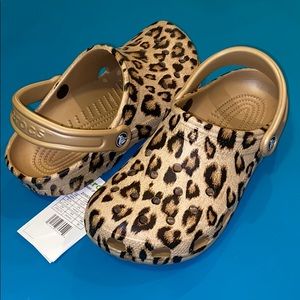 NEW Crocs leopard print clogs size 7w/5m